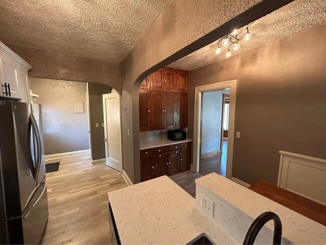 Building Photo - 600 W 26th St