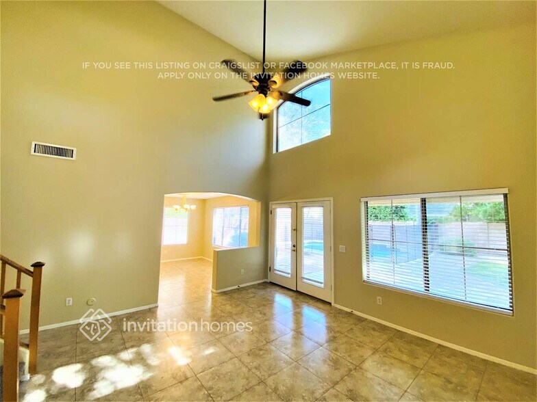 Building Photo - 3525 E Linda Ln