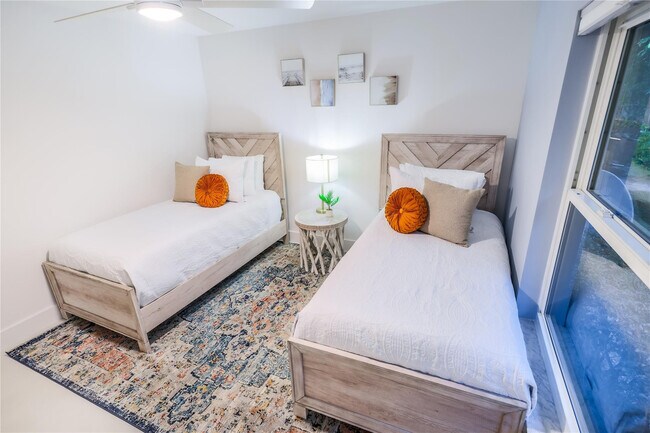 Building Photo - 3127 Sherwood Blvd