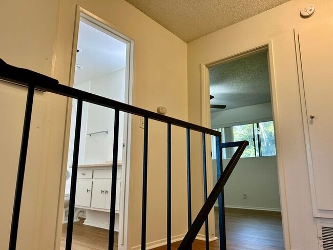 Building Photo - REALLY NICE 2BD & 1.5BA TOWNHOME IN FULLERTON