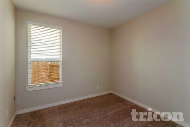 Building Photo - 2418 Cohorn Trl