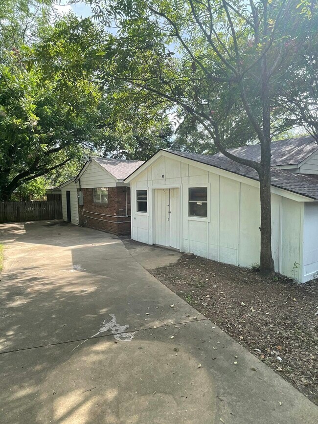 Building Photo - 9154 Haleville St