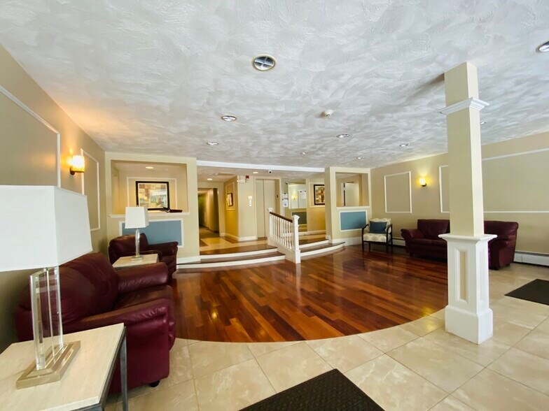 Building Photo - 50 Green St