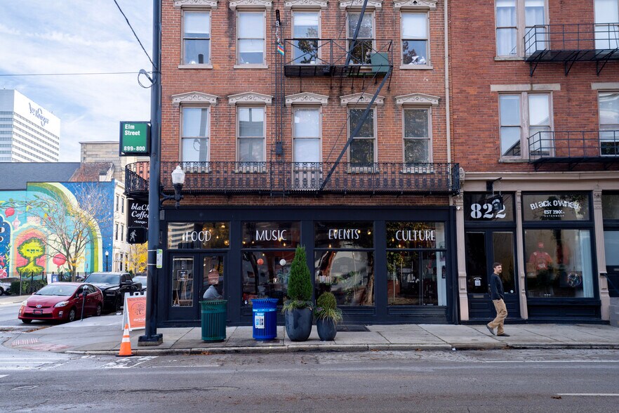 Building Photo - 137 W 9th St