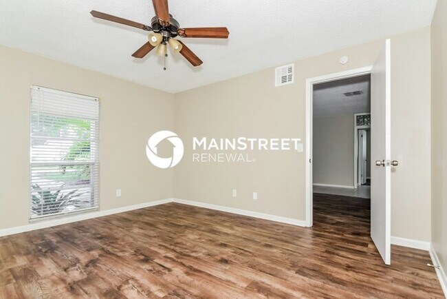 Building Photo - 3 Bedroom Pet-Friendly Home in Tarpon Spri...