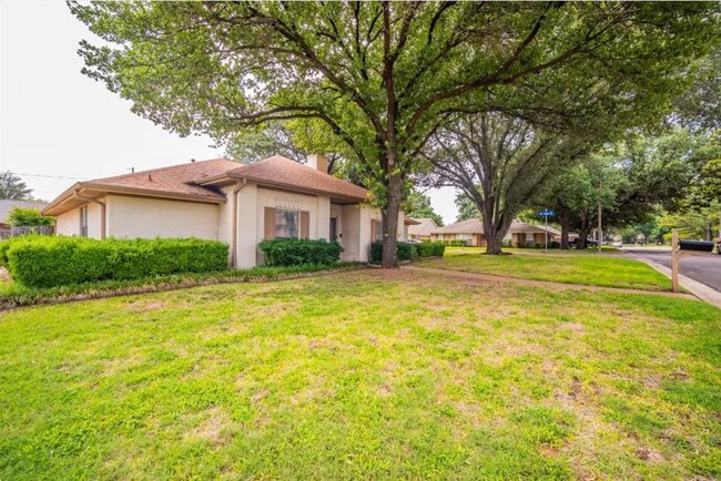 Building Photo - 2507 Radcliffe Dr
