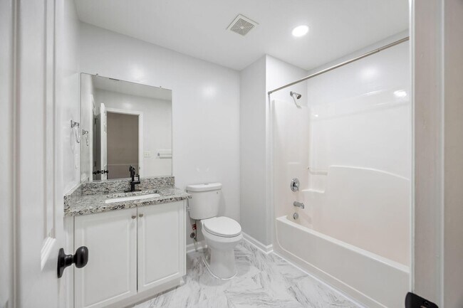 Building Photo - 638 Goodale Ln