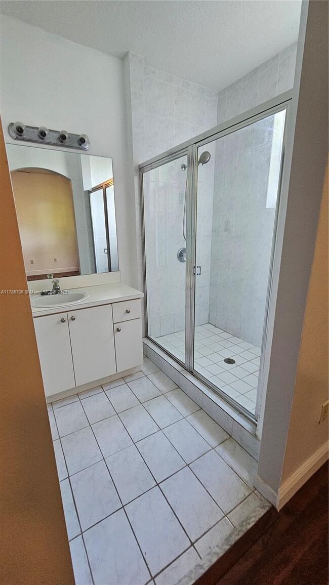 Building Photo - 2255 Anchor Ct
