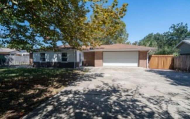 Building Photo - 712 Elise Ln