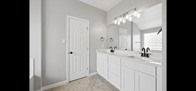 Building Photo - 805 Bedford Ct