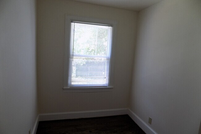 Building Photo - 1601 Pecan Ave
