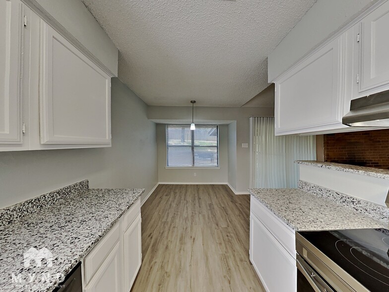 Building Photo - 717 Timberoaks Dr