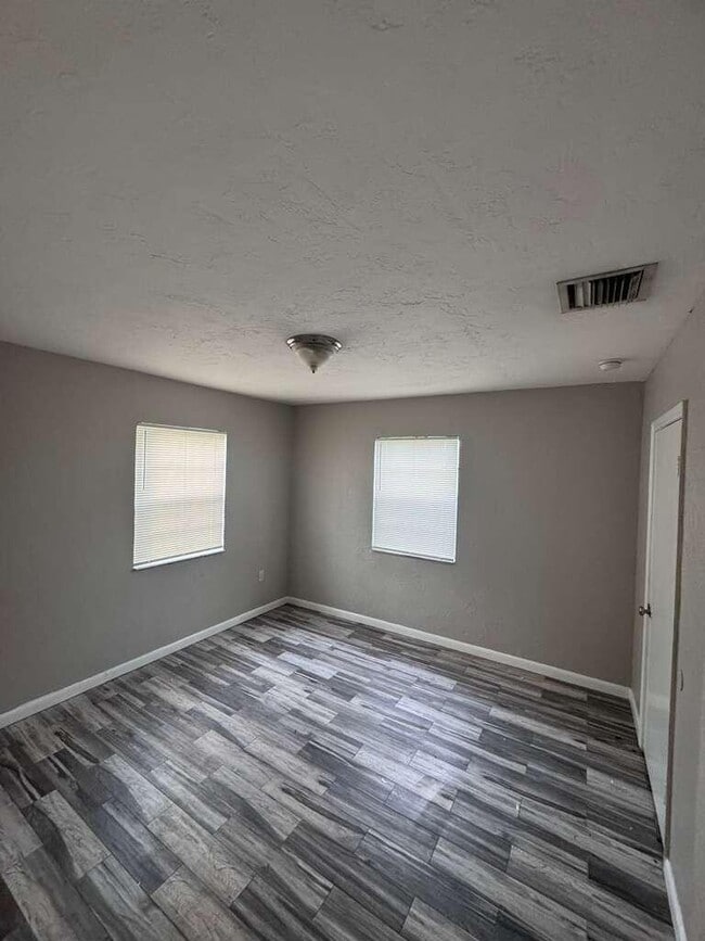 Building Photo - 3309 Avenue S