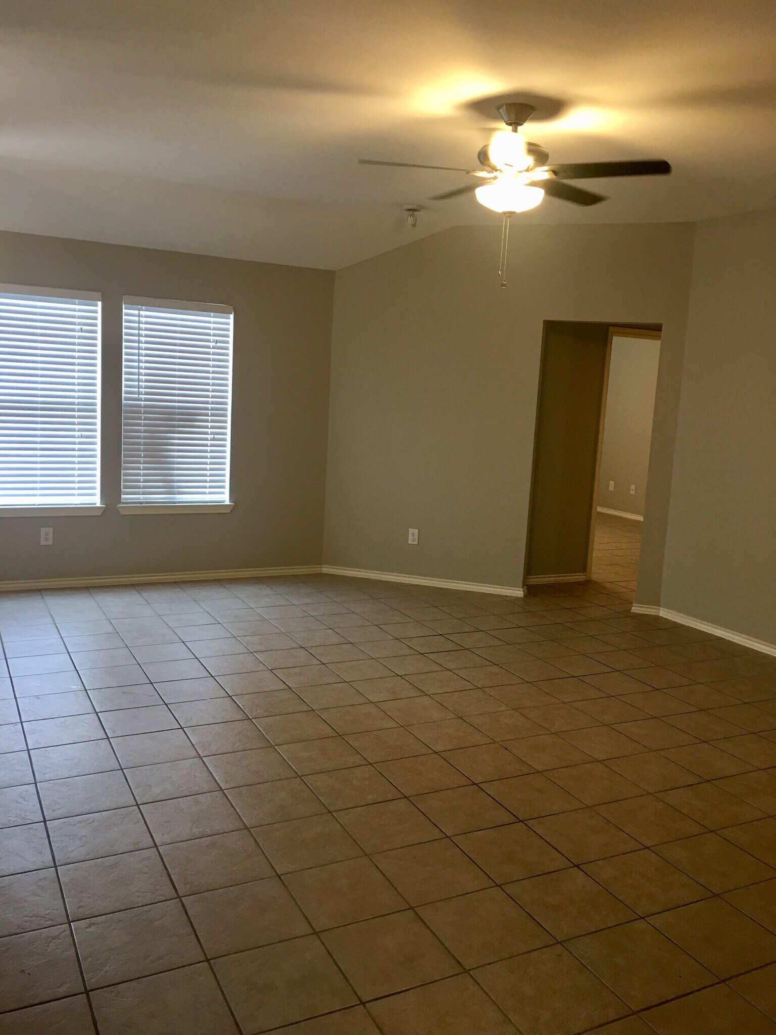 Family room - 4003 Santa Susana