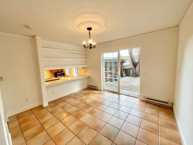 Building Photo - Bernal Hts. 2Br/1.5Ba Home w/Fab City View...