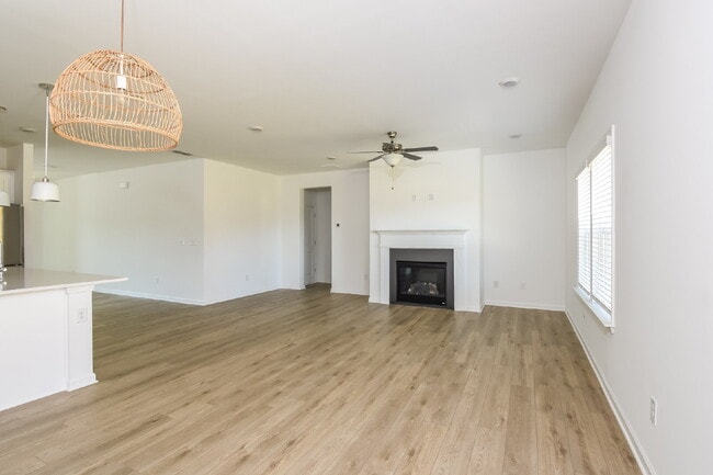 Building Photo - 319 Foxhill Dr