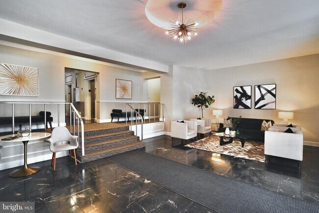 Building Photo - Available for immediate move-in.