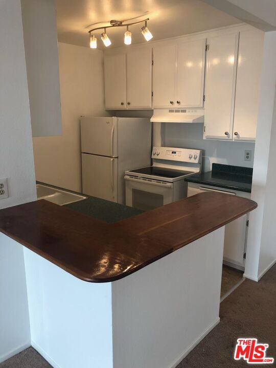 Building Photo - 7765 W 91st St