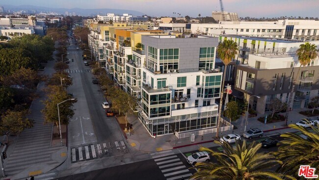 Building Photo - 1705 Ocean Ave