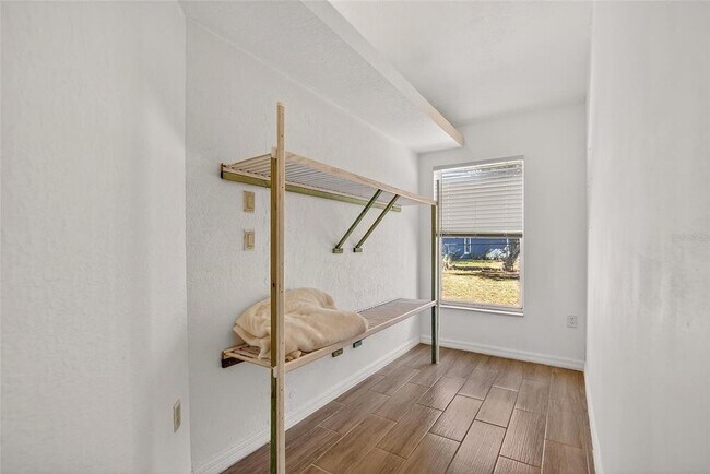 Building Photo - 15047 Woodbury Rd