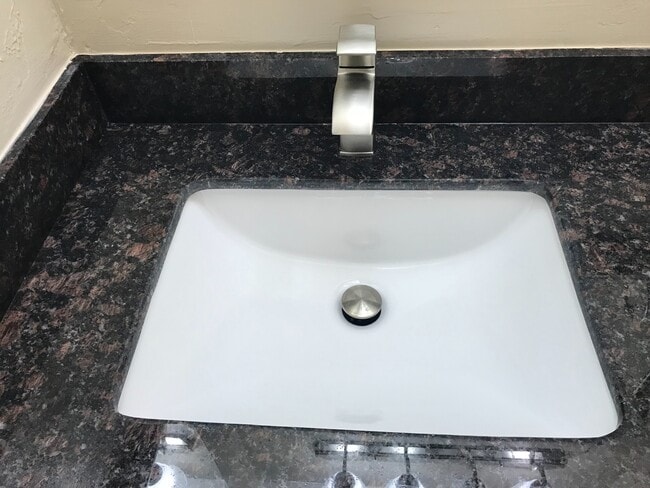 Building Photo - Make This Condo A Place You Can Call Home!!