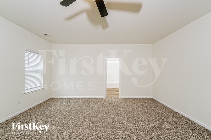 Building Photo - 4864 Mae Beth Cir