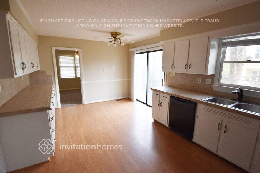 Building Photo - 7131 Hillside Ln