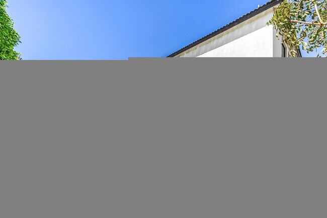 Building Photo - 3821 E Devonshire Ave