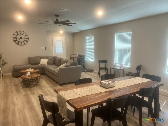 Building Photo - 8704 Cantera Rdg Rd