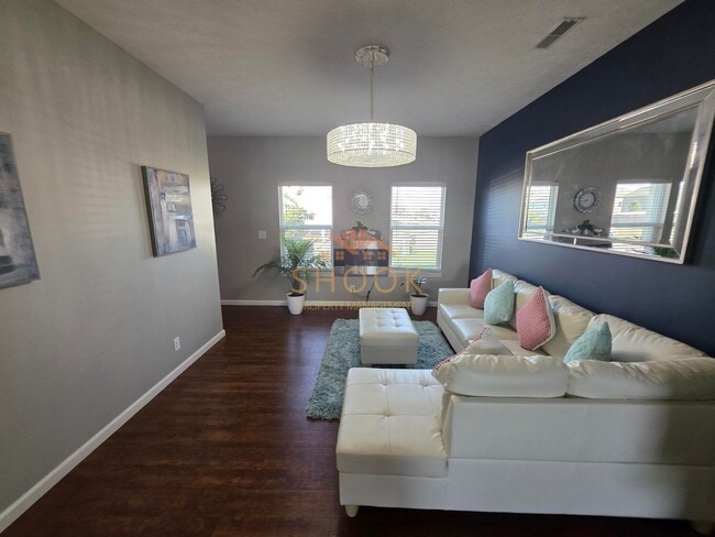 Building Photo - MOVE IN SPECIAL OF THE YEAR! Sign a lease ...