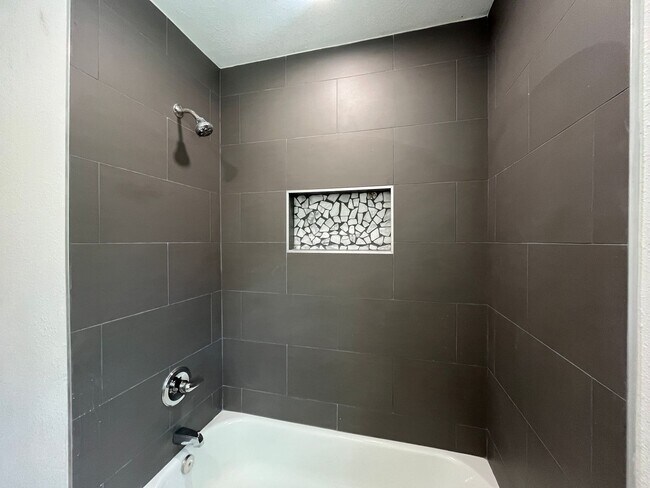 Building Photo - Remodeled 3 Bedroom 2 Bath Home