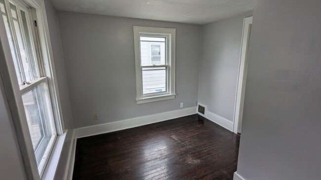 Building Photo - Charming 3-bedroom, 1-bathroom home locate...
