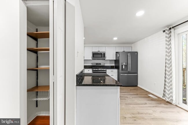 Building Photo - 1246 Seminole Dr