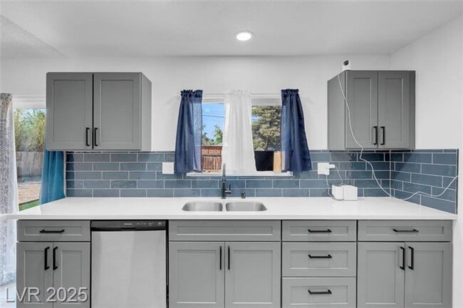 Building Photo - Gorgeous single-story home ready for move-in!