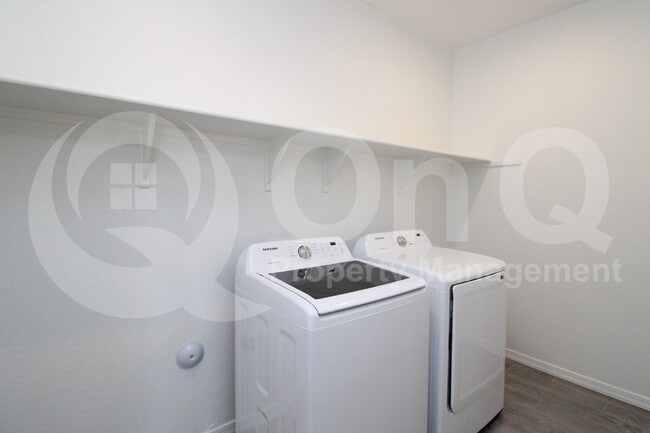 Building Photo - 23034 E Via Del Sol