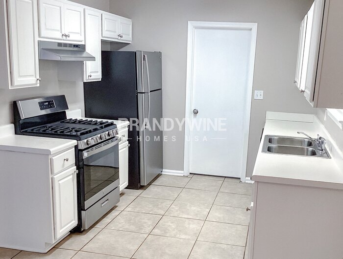 Building Photo - 289 Montego Cir