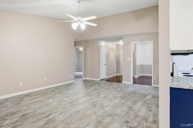 Building Photo - 126 Champions Green Dr