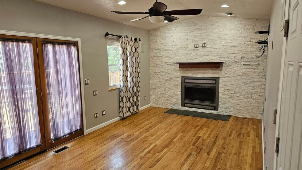 Building Photo - 17703 E Bellewood Dr