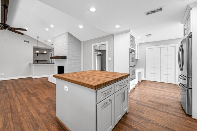 Building Photo - 4738 Whispering Falls Dr