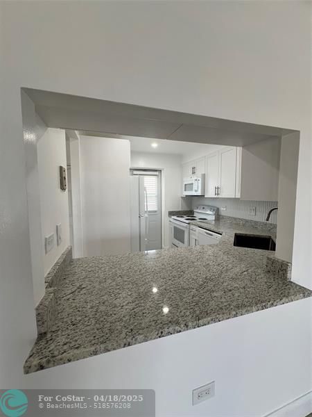 Building Photo - 2797 NE 51st St