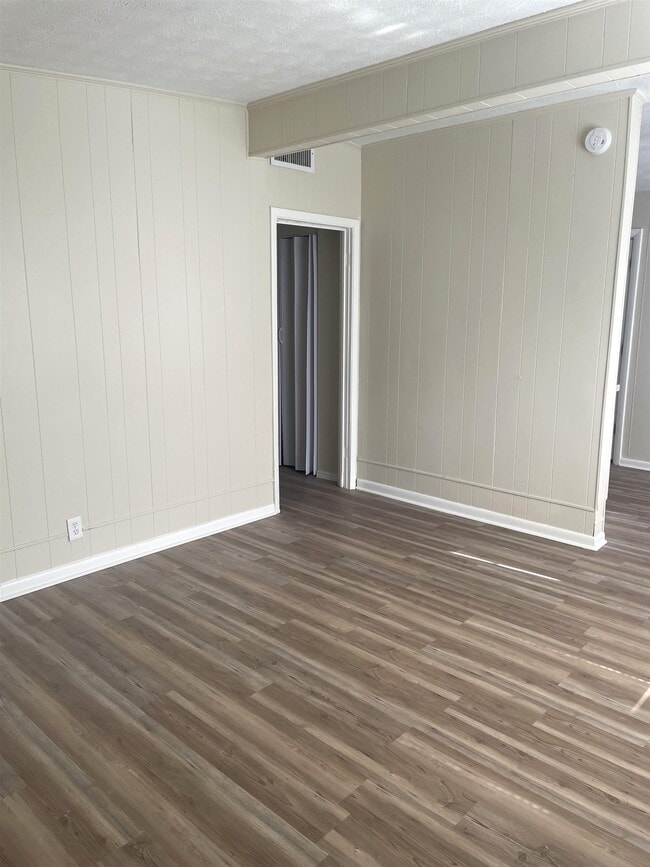 Building Photo - 9 Dr R.B. Hayling Pl