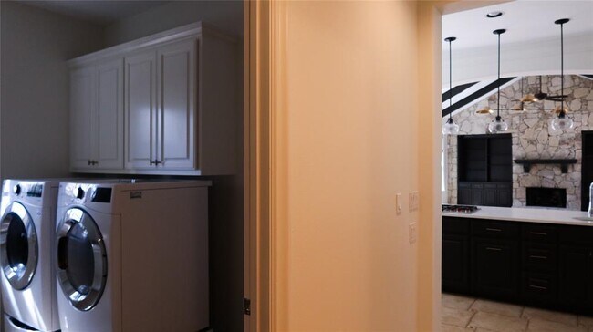 Building Photo - 7228 Oak Shores Dr