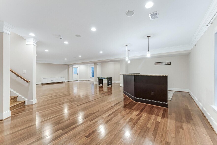 Building Photo - 829 Golden Arrow St