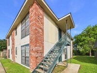 Building Photo - 110 Country Ln