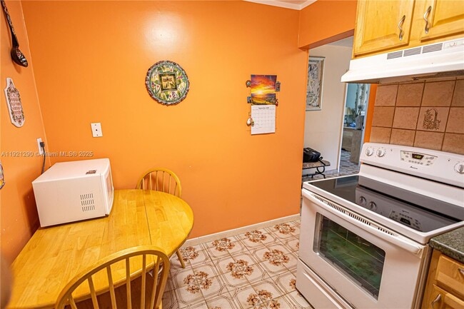 Building Photo - 16790 NE 14th Ave