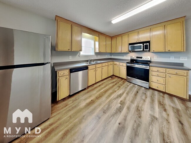 Building Photo - 173 Rose Ct