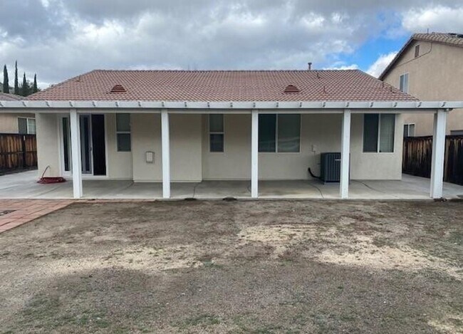 Building Photo - CLEAN ~ TURNKEY ~ SINGLE STORY ~ 4 BEDROOM / 2 BATH