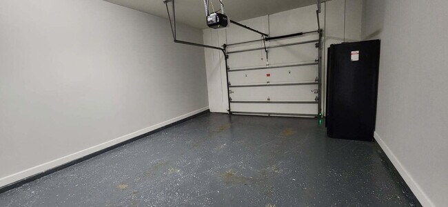 Building Photo - 2073 Cove Ln