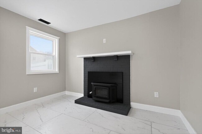 Building Photo - 109 Oak Ave