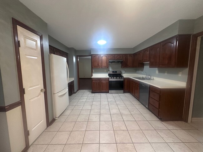 Building Photo - 1002 Juniper Springs Dr